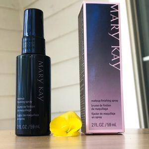 Makeup finishing spray by Mary Kay